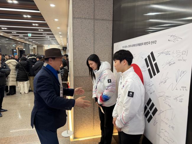 서울특별시체육회는 “오는 2월 개최되는 ‘제25회 밀라노·코르티나담페초 동계올림픽’에 출전하는 서울특별시 소속 국가대표 선수단을 격려하는 행사를 22일 올림픽파크텔 올림피아홀에서 가졌다”고 밝혔다. / 서울특별시체육회