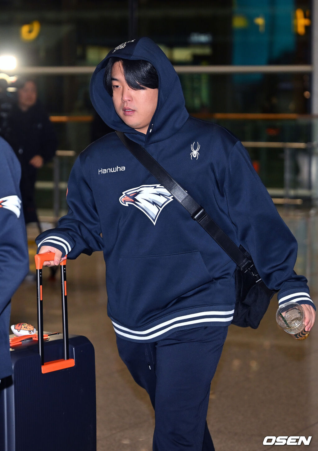 프로야구 한화 이글스가 2026 시즌을 준비하기 위해 23일 오전 인천공항을 통해 호주 멜버른으로 1차 스프링캠프를 떠났다.김경문 감독이 이끄는 한화 선수단은 코치진 17명, 선수 46명을 합해 63명으로 1차 스프링캠프 명단을 꾸렸다.한화 강백호가 출국길에 오르고 있다. 2026.01.23 / rumi@osen.co.kr