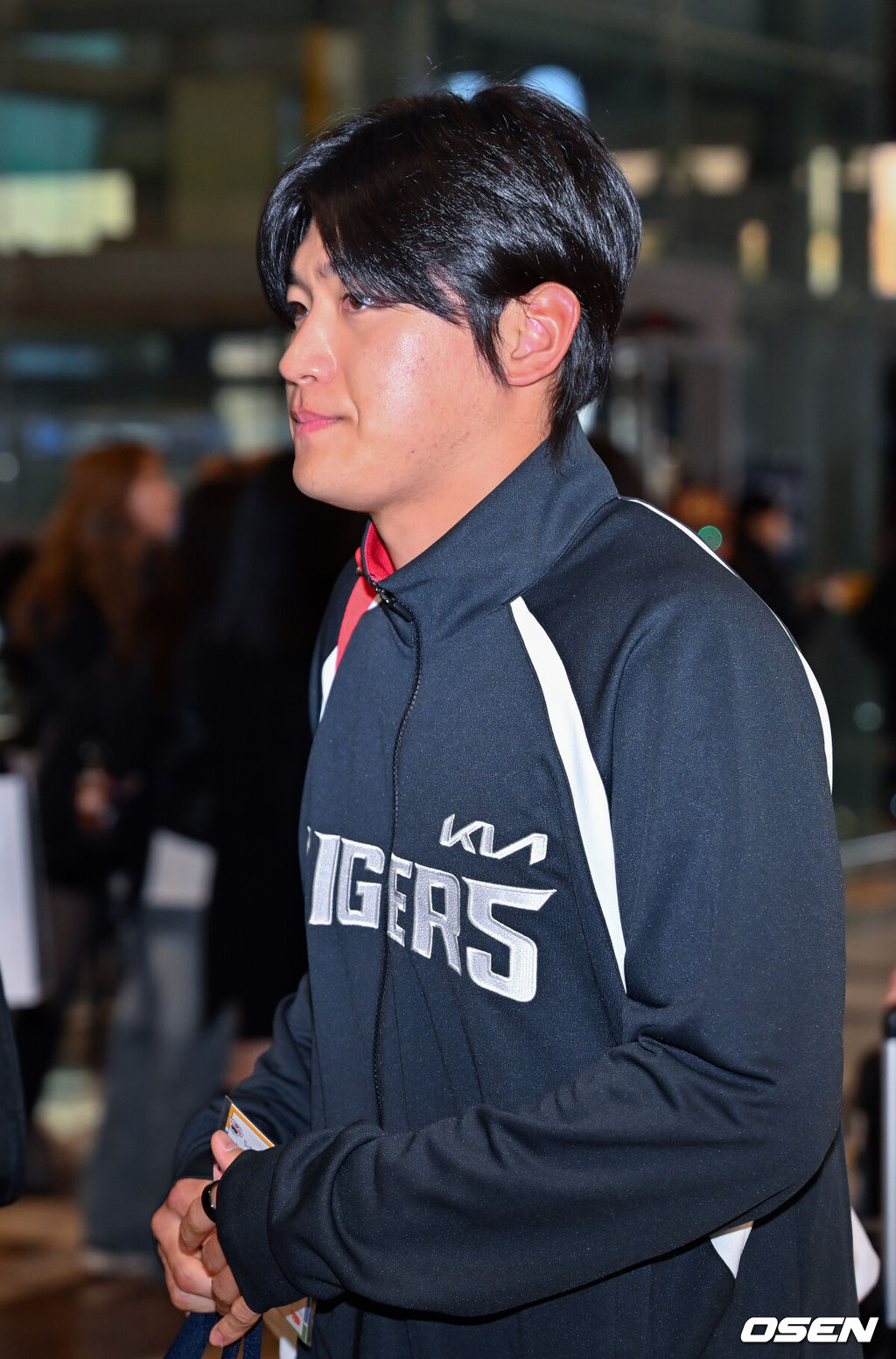 2026시즌 스프링캠프 나서는 KIA 코칭스태프와 외국인 선수들이 23일 김포국제공항을 통해 일본 아마미오시마로 출국했다.지난해 미국 캘리포니아 어바인에서 훈련했던 KIA는 일본 가고시마현의 외딴섬인 아마미오시마로 1차 훈련지로 정했다. KIA 김도영이 출국길에 오르고 있다. 2026.01.23 / rumi@osen.co.kr