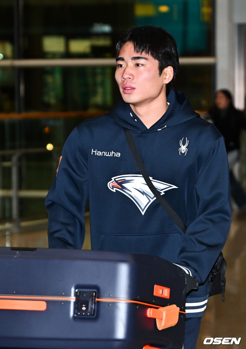 프로야구 한화 이글스가 2026 시즌을 준비하기 위해 23일 오전 인천공항을 통해 호주 멜버른으로 1차 스프링캠프를 떠났다.김경문 감독이 이끄는 한화 선수단은 코치진 17명, 선수 46명을 합해 63명으로 1차 스프링캠프 명단을 꾸렸다.한화 오재원이 출국길에 오르고 있다. 2026.01.23 / rumi@osen.co.kr