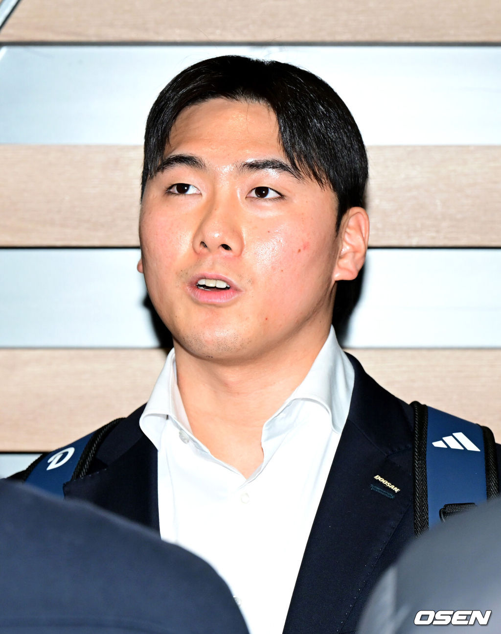 프로야구 두산 베어스가 2026 시즌을 준비하기 위해 23일 오후 인천공항을 통해 호주로 출국했다.두산은 호주 시드니에서 1차 캠프를 진행한 뒤, 일본 미야자키에서 2차 캠프를 이어간다.두산 윤준호가 취재진과 질의응답 시간을 갖고 있다. 2026.01.23 / dreamer@osen.co.kr