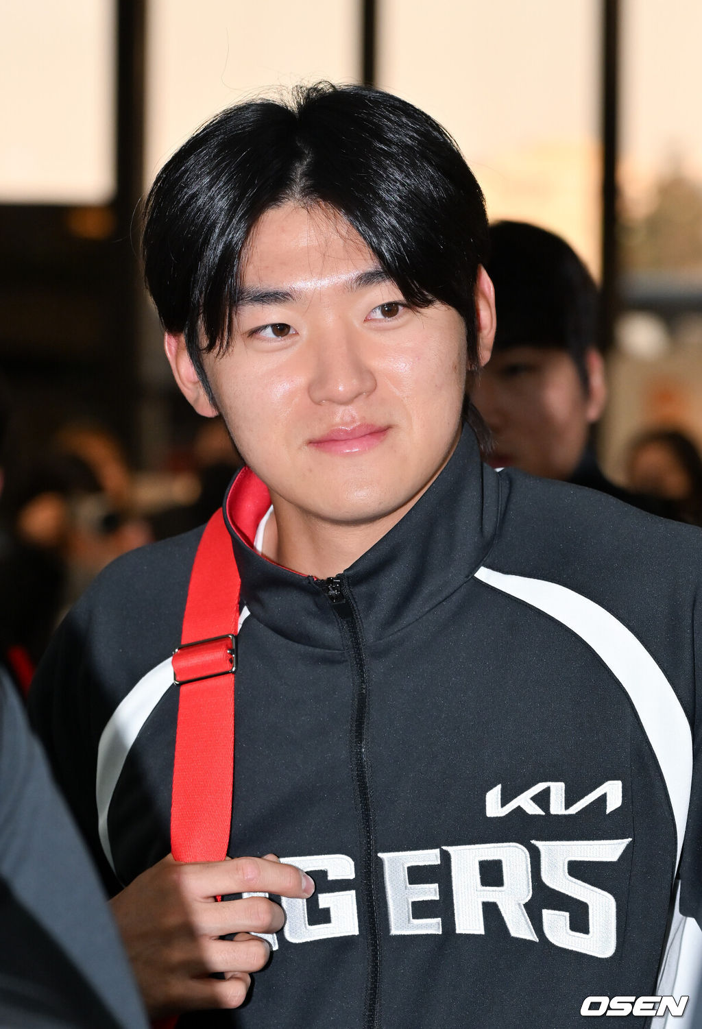 2026시즌 스프링캠프 나서는 KIA 코칭스태프와 외국인 선수들이 23일 김포국제공항을 통해 일본 아마미오시마로 출국했다.지난해 미국 캘리포니아 어바인에서 훈련했던 KIA는 일본 가고시마현의 외딴섬인 아마미오시마로 1차 훈련지로 정했다. KIA 김도영이 출국길에 오르고 있다. 2026.01.23 / rumi@osen.co.kr