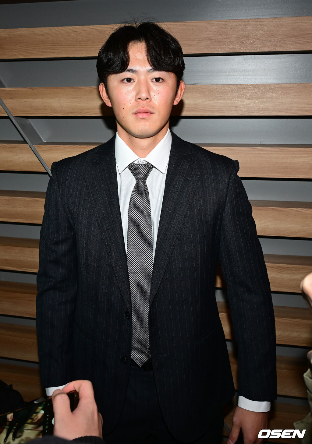 프로야구 삼성 라이온즈가 2026 시즌을 준비하기 위해 23일 오후 인천공항을 통해 괌으로 출국했다.삼성은 지난해에 이어 괌에서 1차 스프링캠프를 치른 뒤 일본 오키나와로 건너가 2차 캠프를 진행할 계획이다.삼성 미야지 유라가 취재진과의 인터뷰를 앞두고 포즈를 취하고 있다. 2026.01.23 / dreamer@osen.co.kr