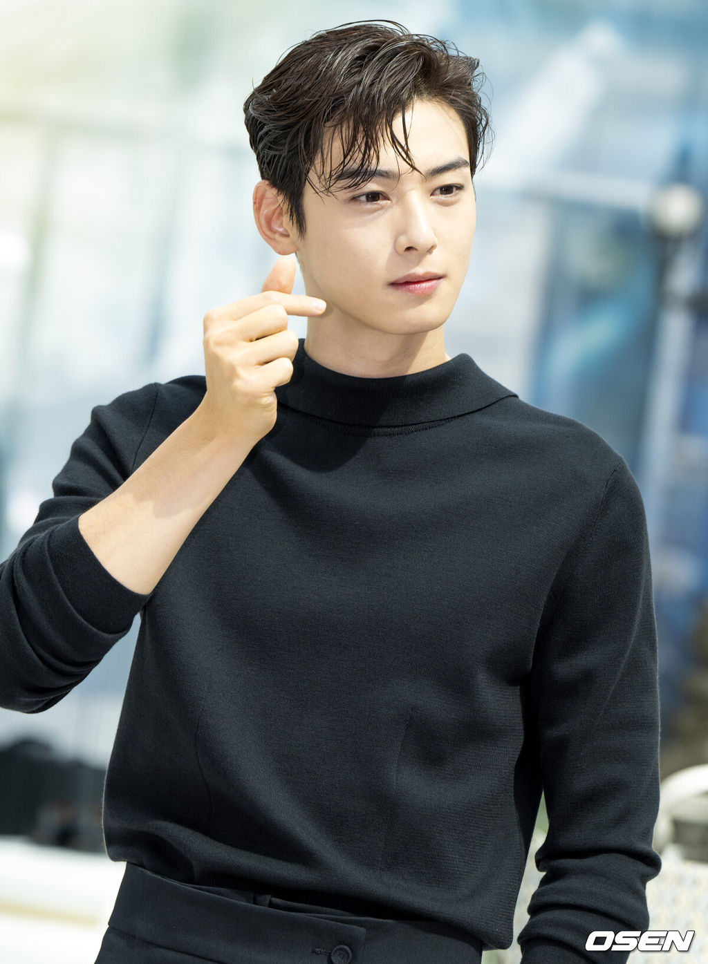 27일 오전 서울 디올 성수 팝업스토어에서 ‘디올 남성 2022 겨울 컬렉션’ 포토월 행사가 열렸다.가수 겸 배우 차은우가 포토타임을 하고 있다. 2022.07.27 /jpnews@osen.co.kr