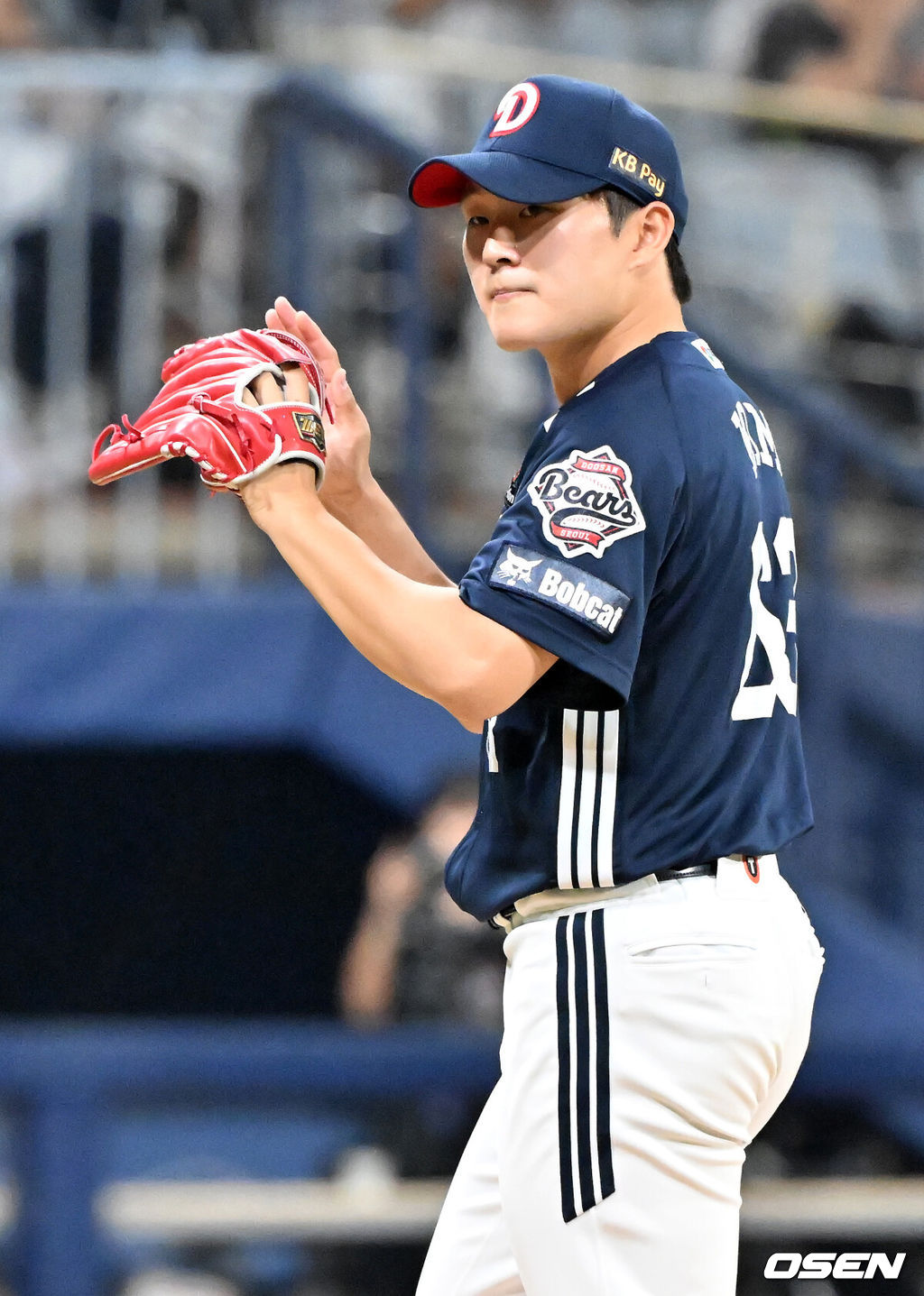 9일 오후 서울 고척스카이돔에서 ‘2025 신한 SOL Bank KBO리그’ 키움 히어로즈와 두산 베어스의 경기가 열렸다.이 경기에서 두산이 8회초 강승호의 투런 홈런에 힘입어 키움에 6-4 역전승을 거뒀다. 두산은 2연승을 달리며 45승 57패 5무를 기록했다.경기를 마치고 두산 김택연이 박수를 치고 있다. 2025.08.09 / rumi@osen.co.kr