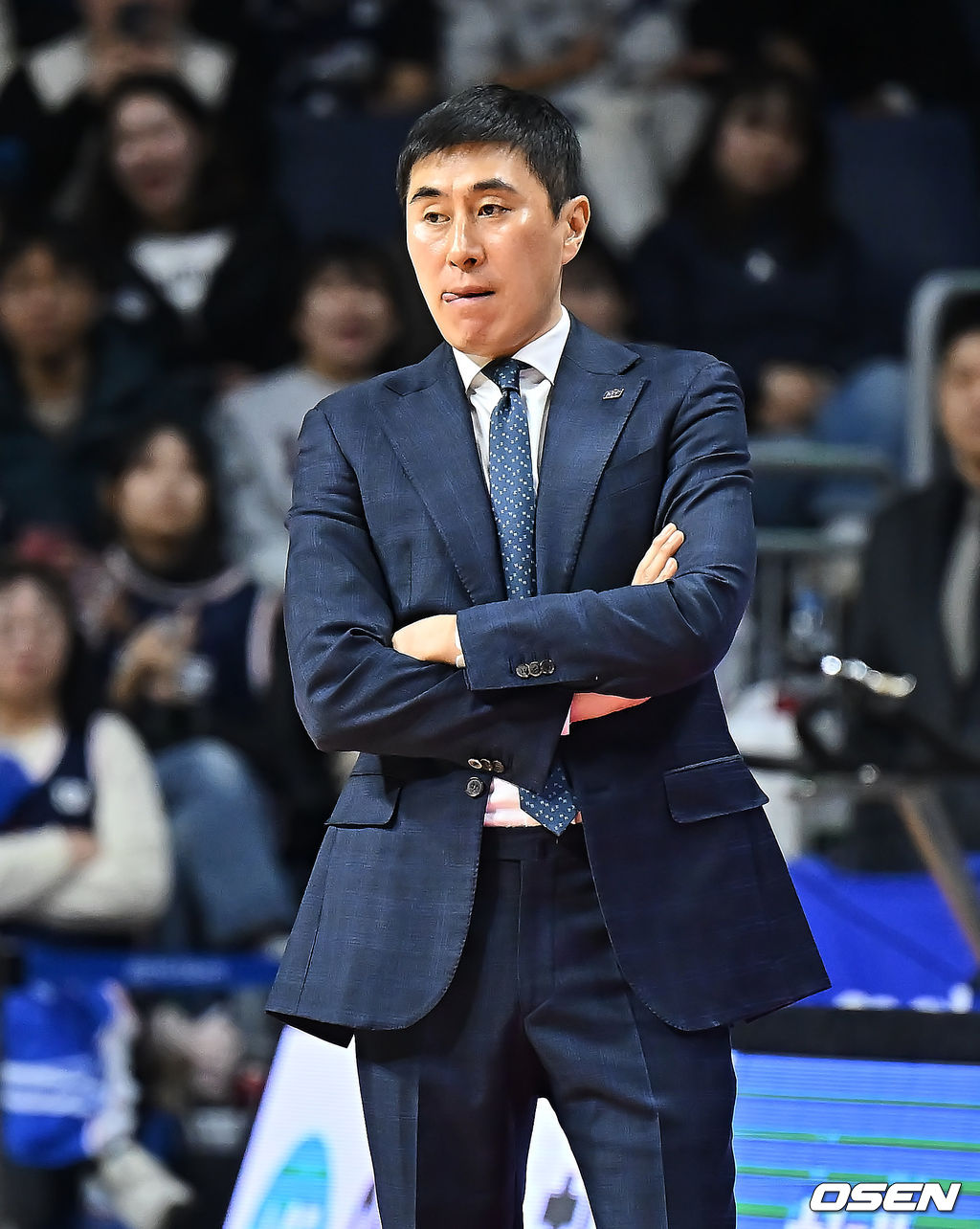25일 부산 사직체육관에서 2025-2026 LG전자 프로농구 부산 KCC와 서울 SK의 경기가 열렸다.부상자 복귀에도 완전한 경기력을 회복하지 못한 KCC와 강행군 속 주전 안영준까지 이탈한 SK가 정상 전력이 아닌 상태로 맞대결을 펼친다.부산 KCC 이상민 감독이 경기가 안풀리자 어두운 표정을 짓고 있다. 2026.01.25 / foto0307@osen.co.kr