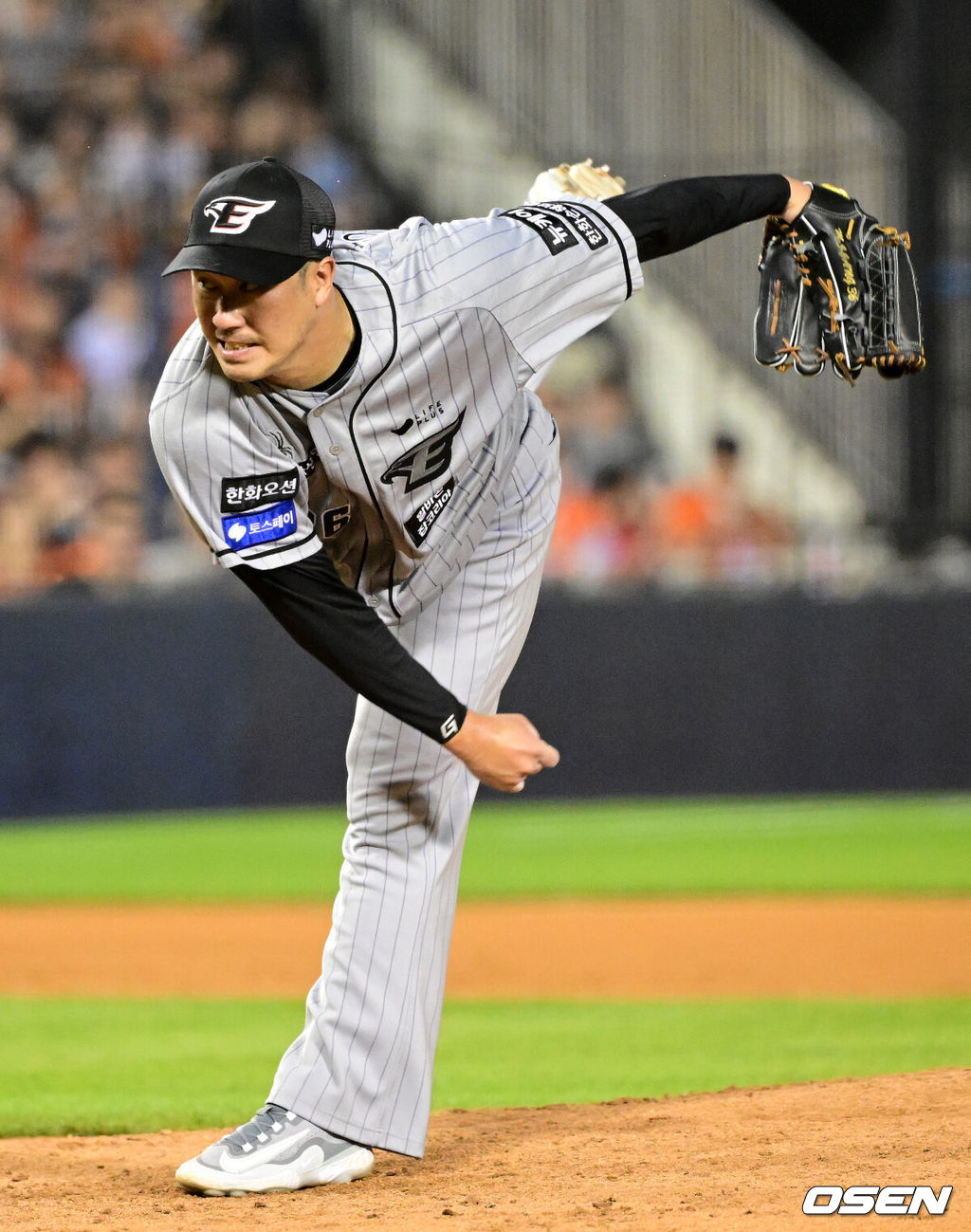 13일 오후 서울 잠실야구장에서 2024 신한 SOL Bank KBO리그 두산 베어스와 한화 이글스의 경기가 열렸다.이날 두산은 최원준, 한화는 산체스를 선발로 내세웠다.7회말 한화 장민재가 역투하고 있다. 2024.06.13 / jpnews@osen.co.kr