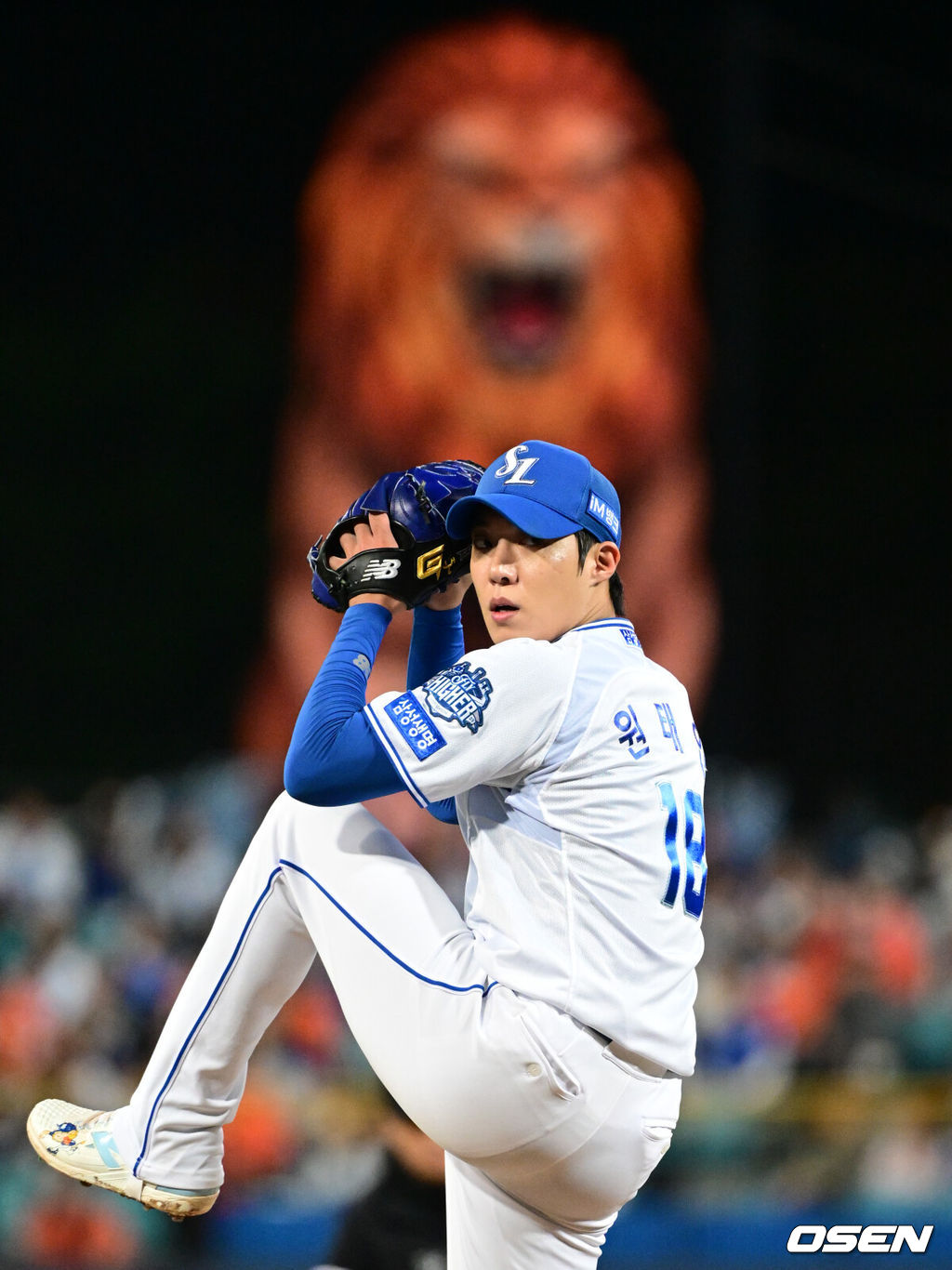 22일 대구 삼성라이온즈파크에서 2025 신한 SOL Bank KBO리그 포스트시즌 플레이오프 4차전 삼성 라이온즈와 한화 이글스의 경기가 열렸다.홈팀 삼성은 원태인, 방문팀 한화는 정우주를 선발로 내세웠다.1회초 삼성 원태인이 피칭을 하고 있다. 2025.10.22 /cej@osen.co.kr