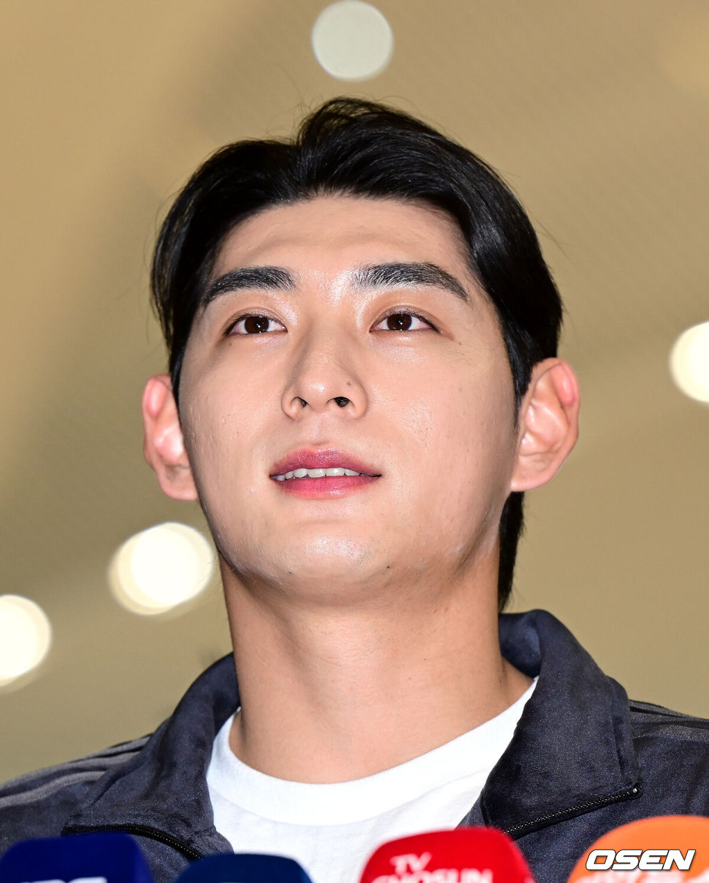 미국 메이저리그 샌프란시스코 자이언츠 이정후가 2026 시즌을 위해 21일 오후 인천공항을 통해 미국으로 출국했다.이정후는 LA에서 개인 훈련을 진행한 뒤 팀 스프링캠프가 열리는 애리조나주 스코츠데일로 이동할 계획이다.이정후가 출국을 앞두고 취재진과 인터뷰 시간을 갖고 있다. 2026.01.21 / dreamer@osen.co.kr