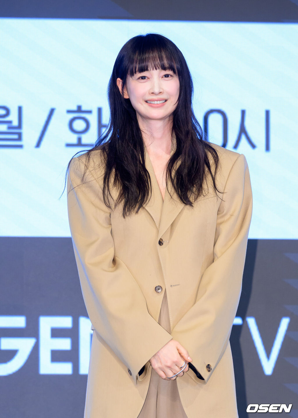 26일 오후 서울 구로구 더세인트 그랜드볼룸에서 ENA 월화드라마 ‘아너 : 그녀들의 법정’ 제작발표회가 열렸다.ENA 월화드라마 ‘아너 : 그녀들의 법정’은 거대한 스캔들이 되어 돌아온 과거에 정면 돌파로 맞서는 세 여성 변호사의 미스터리 추적극이다.배우 이나영이 포토타임을 가지고 있다. 2026.01.26 /sunday@osen.co.kr