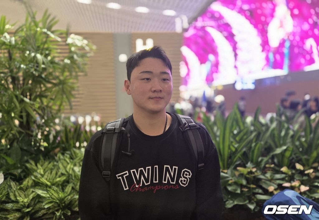 프로야구 LG 트윈스 이재원이 스프링캠프 출국에 앞서 취재진과 인터뷰를 하고 있다. /orange@osen.co.kr