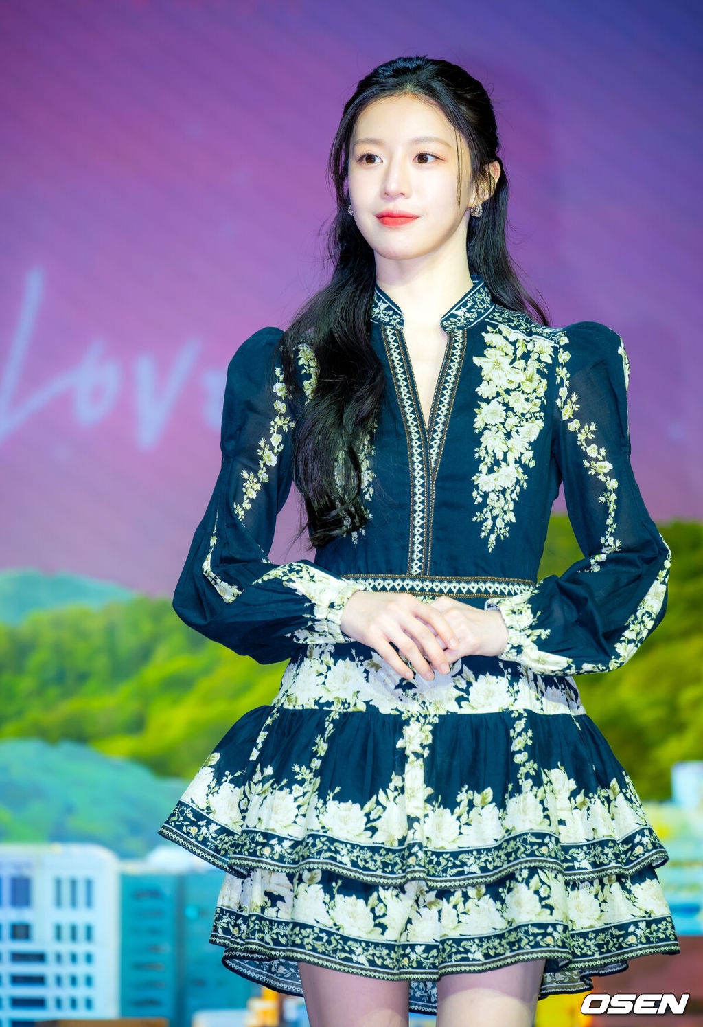 13일 오후 서울 강남구 조선 팰리스 서울 강남 더 그레이트 홀에서 넷플릭스 시리즈 '이 사랑 통역 되나요?' 제작발표회가 열렸다.다중언어 통역사 주호진(김선호)이 글로벌 톱스타 차무희(고윤정)의 통역을 맡게 되면서 펼쳐지는 예측불가 로맨틱 코미디. 오는 16일 공개 예정.배우 고윤정이 기자간담회에 임하고 있다. 2026.01.13 / rumi@osen.co.kr