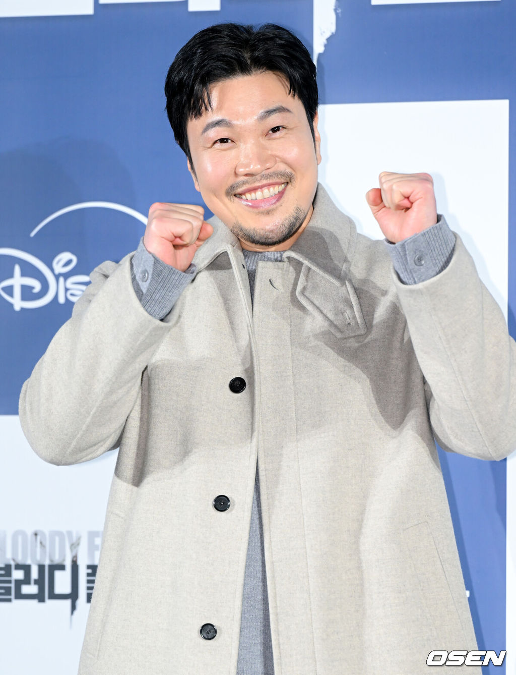 디즈니+ '블러디 플라워' 제작발표회가 27일 서울 용산구 CGV용산아이파크몰에서 열렸다.블러디 플라워‘는 모든 불치병을 치료할 수 있는 능력을 가진 연쇄살인범을 둘러싼 사람들의 이야기를 그린 미스터리 스릴러다. 배우 신승환이 포즈를 취하고 있다. 2026.01.27 /cej@osen.co.kr