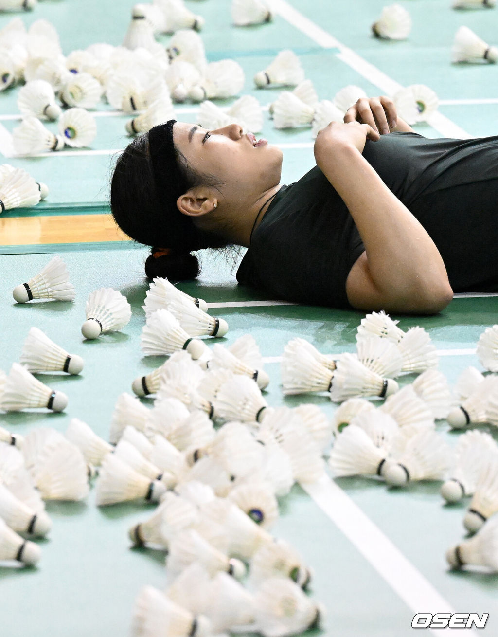 17일 충북 진천선수촌에서 대한민국 배드민턴 국가대표팀 미디어데이가 열렸다.배드민턴 대표팀 안세영이 훈련 후 휴식을 취하고 있다. 2025.06.17 /sunday@osen.co.kr