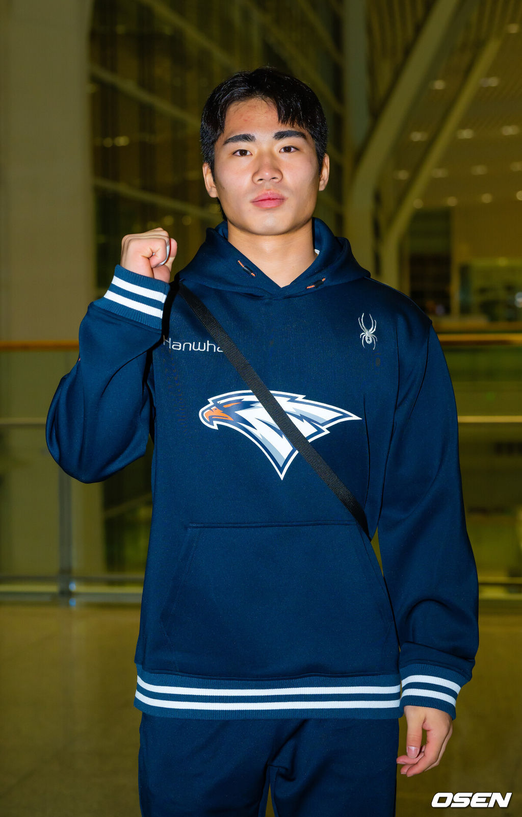 프로야구 한화 이글스가 2026 시즌을 준비하기 위해 23일 오전 인천공항을 통해 호주 멜버른으로 1차 스프링캠프를 떠났다.김경문 감독이 이끄는 한화 선수단은 코치진 17명, 선수 46명을 합해 63명으로 1차 스프링캠프 명단을 꾸렸다.한화 오재원이 출국을 앞두고 포즈를 취하고 있다. 2026.01.23 / rumi@osen.co.kr