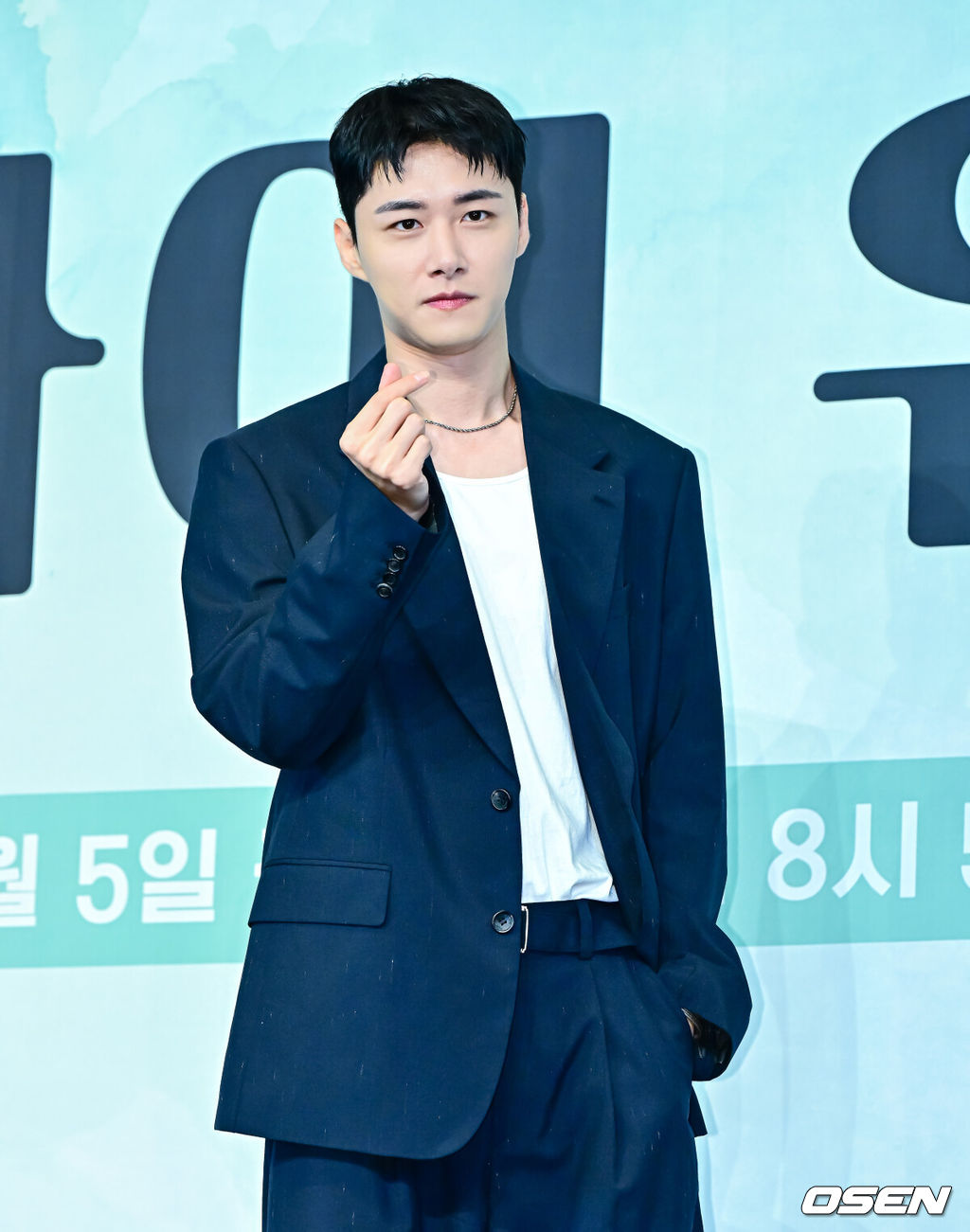 4일 오후 서울 구로구 신도림동 더링크서울 호텔에서 JTBC 새 금요시리즈 ‘마이 유스’ 제작발표회가 열렸다.오는 5일 첫 방송되는 ‘마이 유스’(극본 박시현, 연출 이상엽·고혜진)는 남들보다 늦게 평범한 삶을 시작한 선우해(송중기 분)와 뜻하지 않게 첫사랑의 평온을 깨뜨려야 하는 성제연(천우희 분)의 감성 로맨스를 그린다.배우 서지훈이 포토타임을 하고 있다. 2025.09.04 /jpnews@osen.co.kr