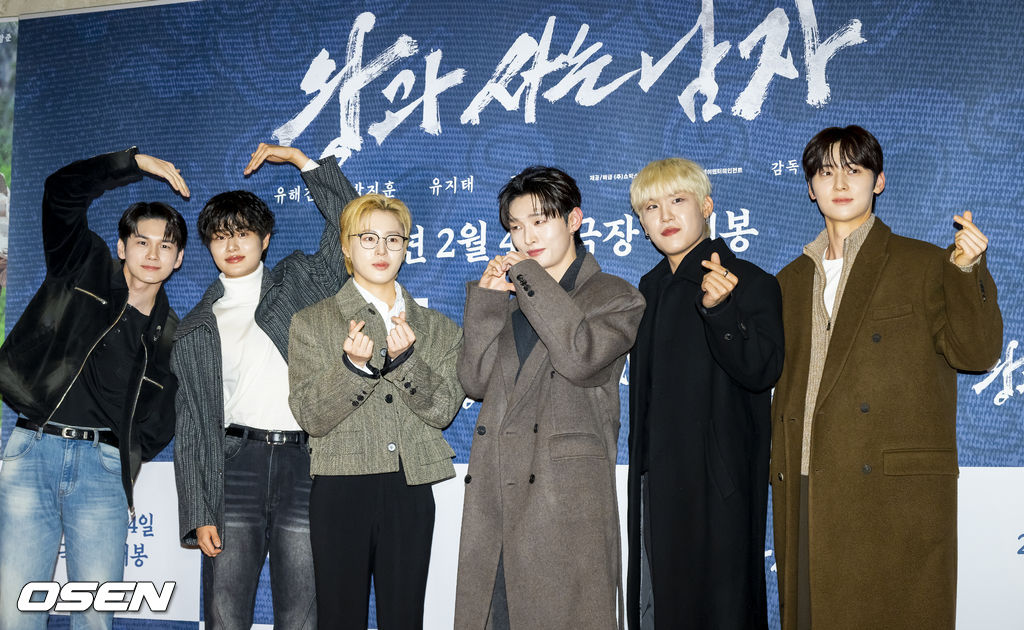 그룹 워너원이 포즈를 취하고 있다.