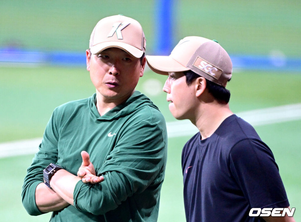 키움 홍원기 감독-김창현 수석코치. 2025.07.04 / dreamer@osen.co.kr
