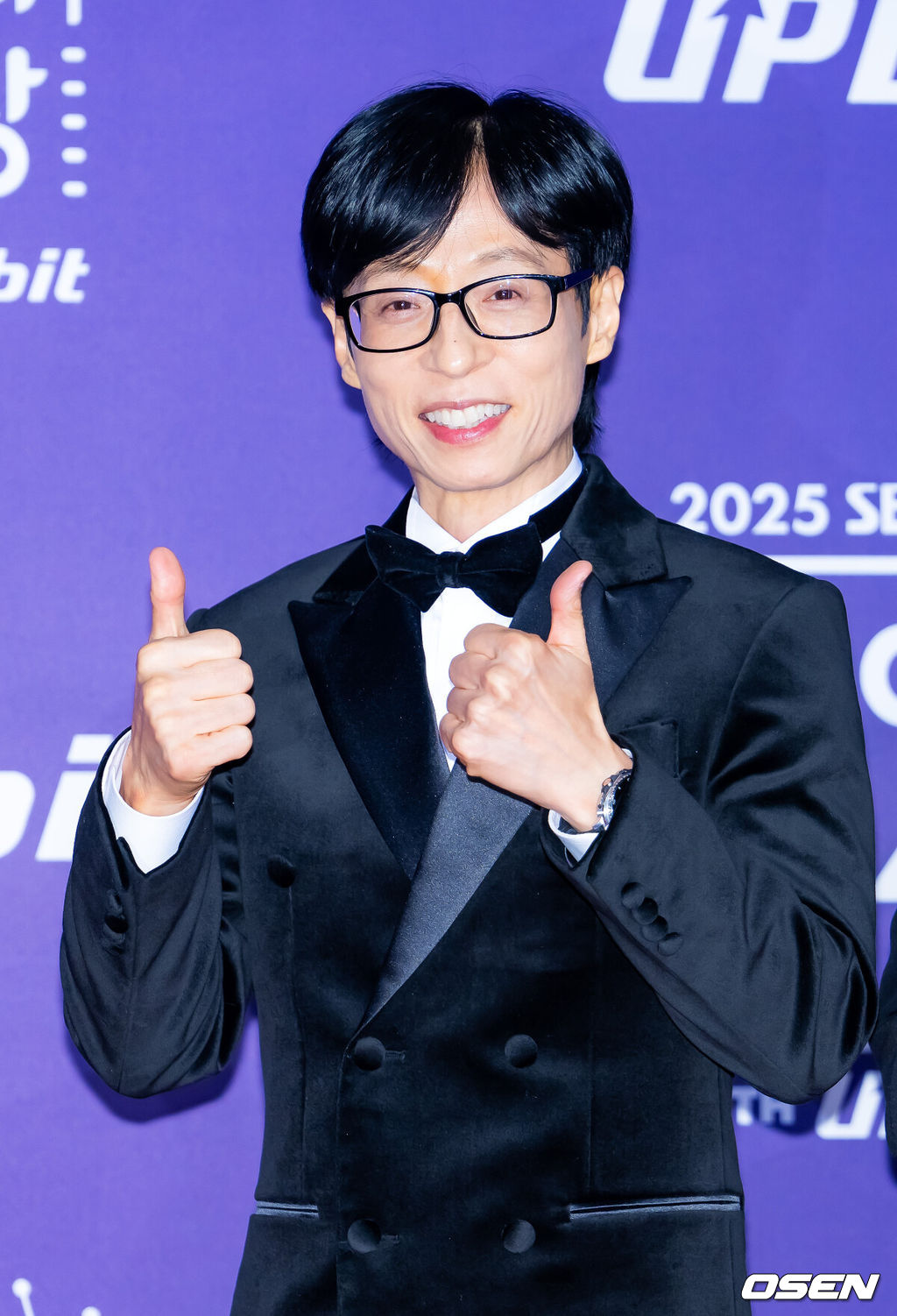 30일 오후 서울 마포구 상암 SBS 프리즘타워에서 ‘2025 SBS 연예대상’ 포토월 행사가 열렸다.올해 대상 후보는 유재석, 전현무, 탁재훈, 신동엽, 이상민, 서장훈, 지석진이 올라 대상을 두고 치열한 경쟁을 펼친다.'런닝맨'의 유재석이 레드카펫을 밟으며 포즈를 취하고 있다. 2025.12.30 /rumi@osen.co.kr