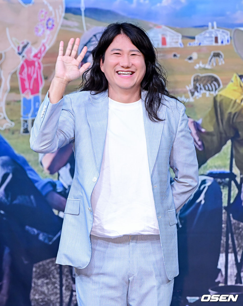 15일 오후 서울 상암동 MBC에서 MBC 새 예능 '지구를 닦는 남자들'(약칭 '지닦남') 제작발표회가 열렸다.이날 첫 방송되는 '지구를 닦는 남자들'은 없으면 없는 대로 떠나는 여행을 통해 환경을 돌아보는 신개념 ESG향 여행 프로그램이다. 소비를 줄이는 것이 쓰레기를 줄이는 것이라 외치는 '쓰레기 아저씨' 김석훈의 세계관에서 기획된 프로그램으로, 맏형 김석훈과 함께 '세상 깔끔남' 권율, '중고 마니아' 임우일, '황금 막내' 신재하, '오지 전문 유튜버' 노마드션이 합류했다.개그맨 임우일이 포즈를 취하고 있다. 2024.10.15 / jpnews@osen.co.kr