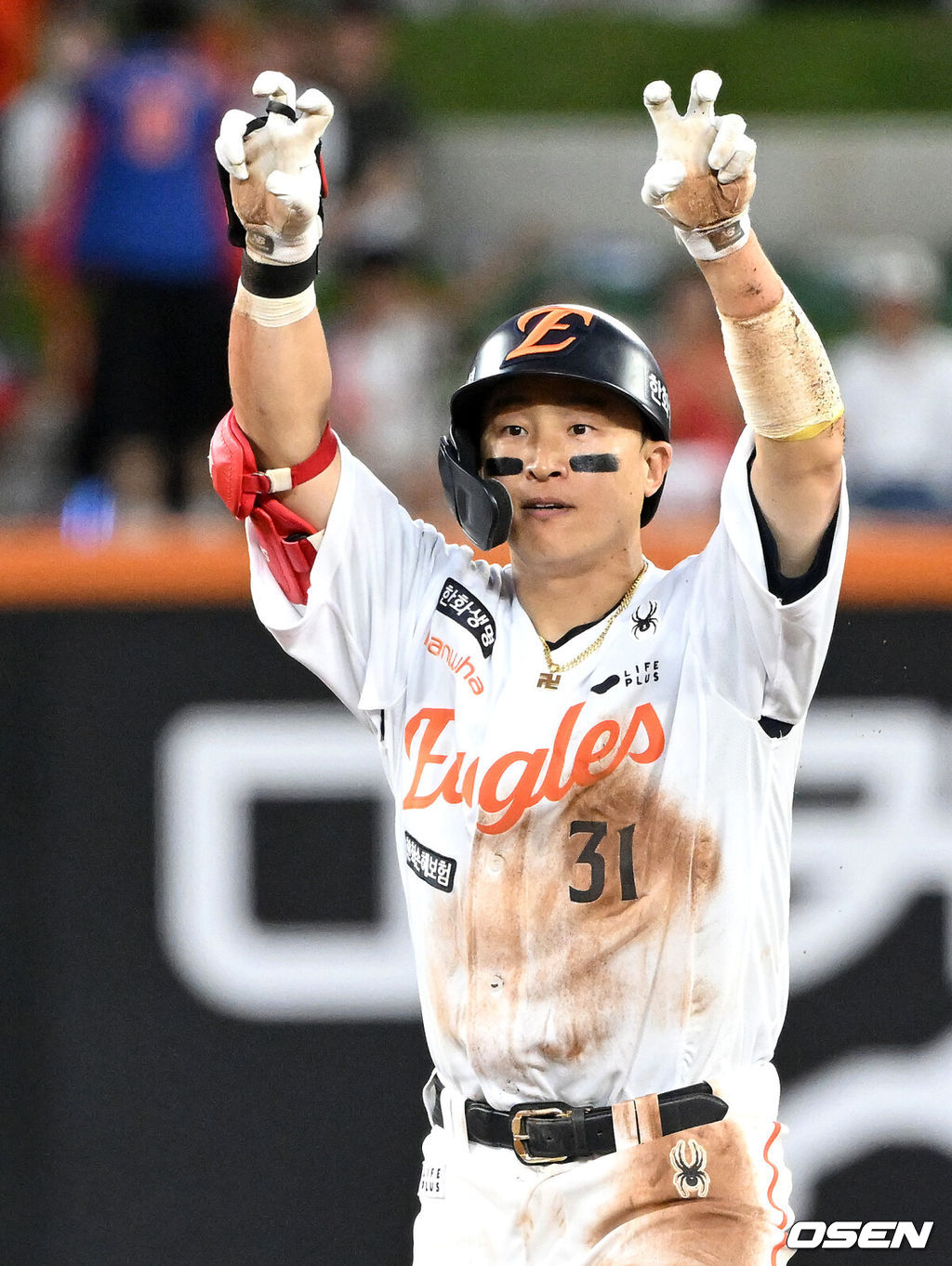 19일 오후 대전 한화생명볼파크에서 2025 신한 SOL Bank KBO리그 한화 이글스와 두산 베어스의 경기가 열렸다.한화는 와이스, 두산은 콜어빈을 선발로 내세웠다.3회말 무사에서 한화 손아섭이 우전 2루타를 치고 환호하고 있다.  2025.08.19 /sunday@osen.co.kr