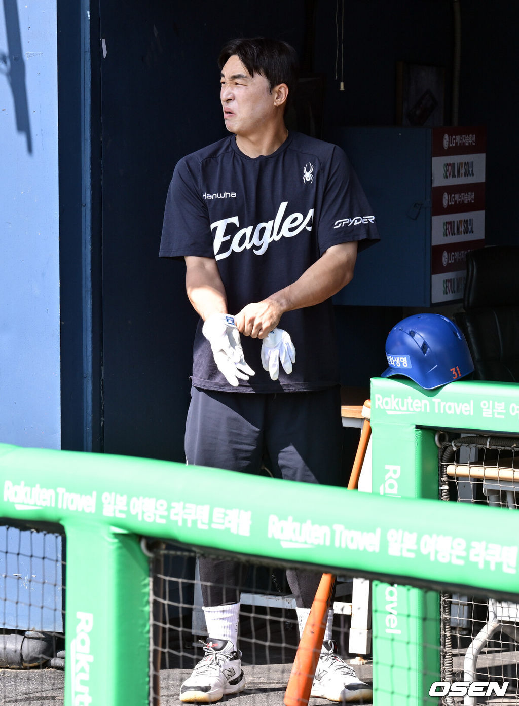 10일 오후 서울 잠실구장에서 ‘2025 신한 SOL Bank KBO리그’ LG 트윈스와 한화 이글스의 경기가 열린다.LG는 손주영, 한화는 문동주를 선발로 내세웠다.한화 손아섭이 훈련을 위해 그라운드에 나서고 있다. 2025.08.10 /cej@osen.co.kr