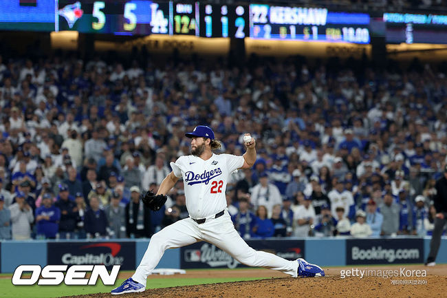 [사진] 클레이튼 커쇼가 2025 월드시리즈 3차전에서 다저스 소속으로 마지막 등판을 했다. ⓒGettyimages(무단전재 및 재배포 금지)