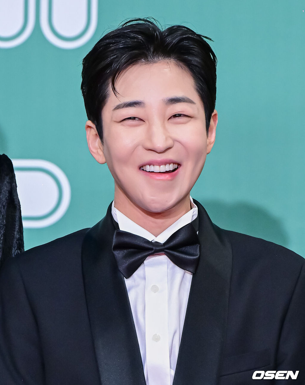 23일 오후 서울 여의도 KBS 신관 웨딩홀에서 2023 KBS 연예대상 레드카펫 포토월 행사가 열렸다.'1박 2일' 딘딘이 포토타임을 하고 있다. 2023.12.23 / jpnews.osen.co.kr