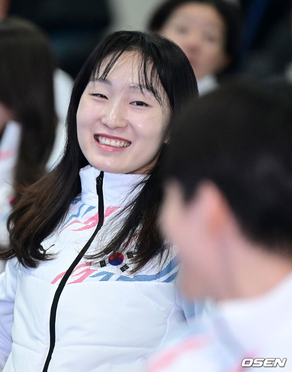 23일 오후 서울 방이동 올림픽파크텔 올림피아홀에서 ‘2025 제9회 하얼빈동계아시아경기대회 대한민국 선수단 결단식’이 열렸다.하얼빈동계아시안게임은 다음달 7~14일, 중국 하얼빈에서 동계아시안게임 사상 최다 34개국 1300여명의 선수가 참가해 6개 종목, 11세부 종목에서 64개의 금메달을 놓고 경쟁한다. 한국은 6개 종목, 총 223명(선수 149명, 경기임원 52명, 본부임원 22명)의 선수단을 파견한다.쇼트트랙 최민정이 결단식을 준비하며 미소짓고 있다. 2025.01.24 / dreamer@osen.co.kr