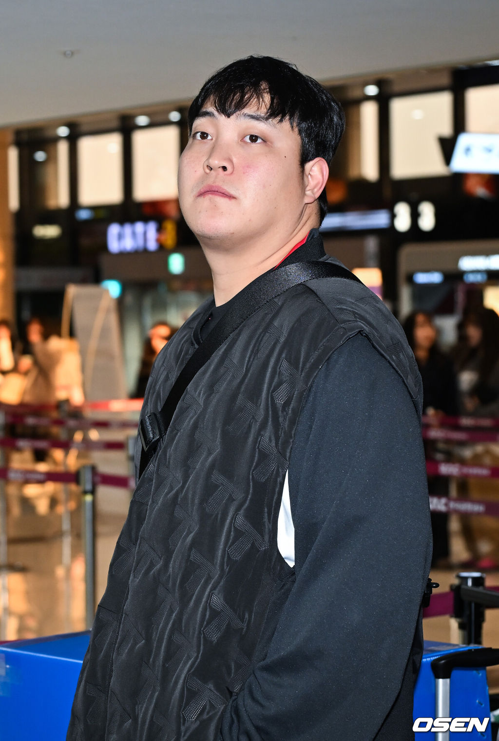 2026시즌 스프링캠프 나서는 KIA 코칭스태프와 외국인 선수들이 23일 김포국제공항을 통해 일본 아마미오시마로 출국했다.지난해 미국 캘리포니아 어바인에서 훈련했던 KIA는 일본 가고시마현의 외딴섬인 아마미오시마로 1차 훈련지로 정했다. KIA 조상우가 출국길에 오르고 있다. 2026.01.23 / rumi@osen.co.kr