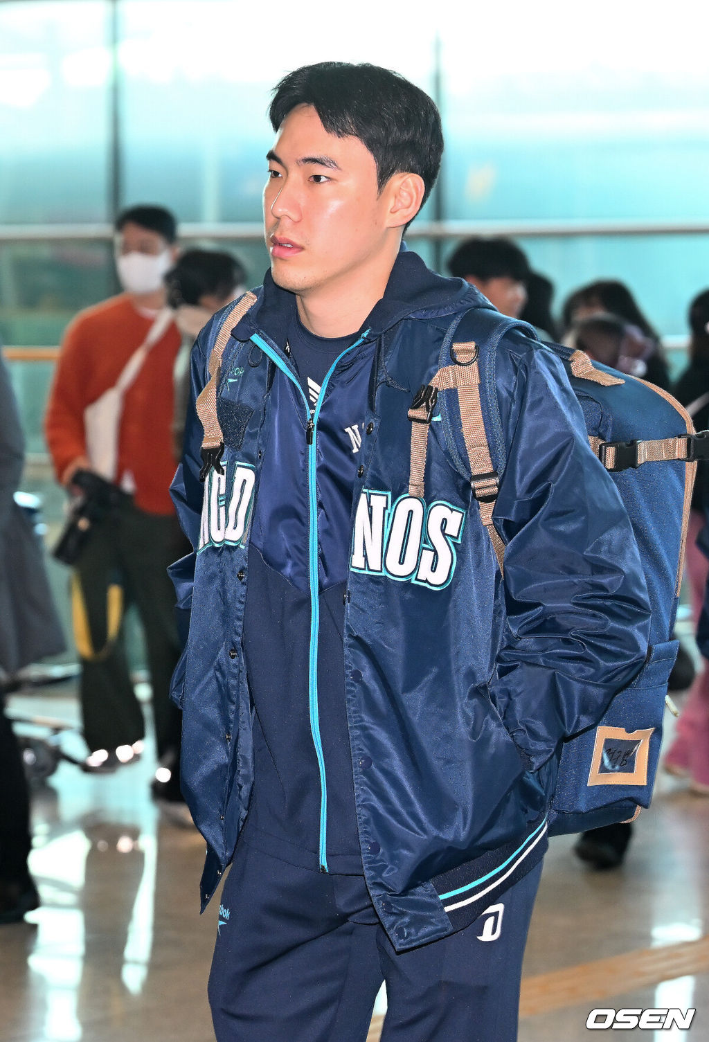 프로야구 NC 다이노스가 스프링캠프를 위해 24일 오후 인천국제공항을 통해 미국 LA로 출국했다.NC 스프링캠프 본진은 로스앤젤레스에 도착한 후 미국 국내선을 경유해 애리조나 투손으로 이동할 예정이다.NC 정구범이 출국길에 오르고 있다. 2026.01.24 / rumi@osen.co.kr