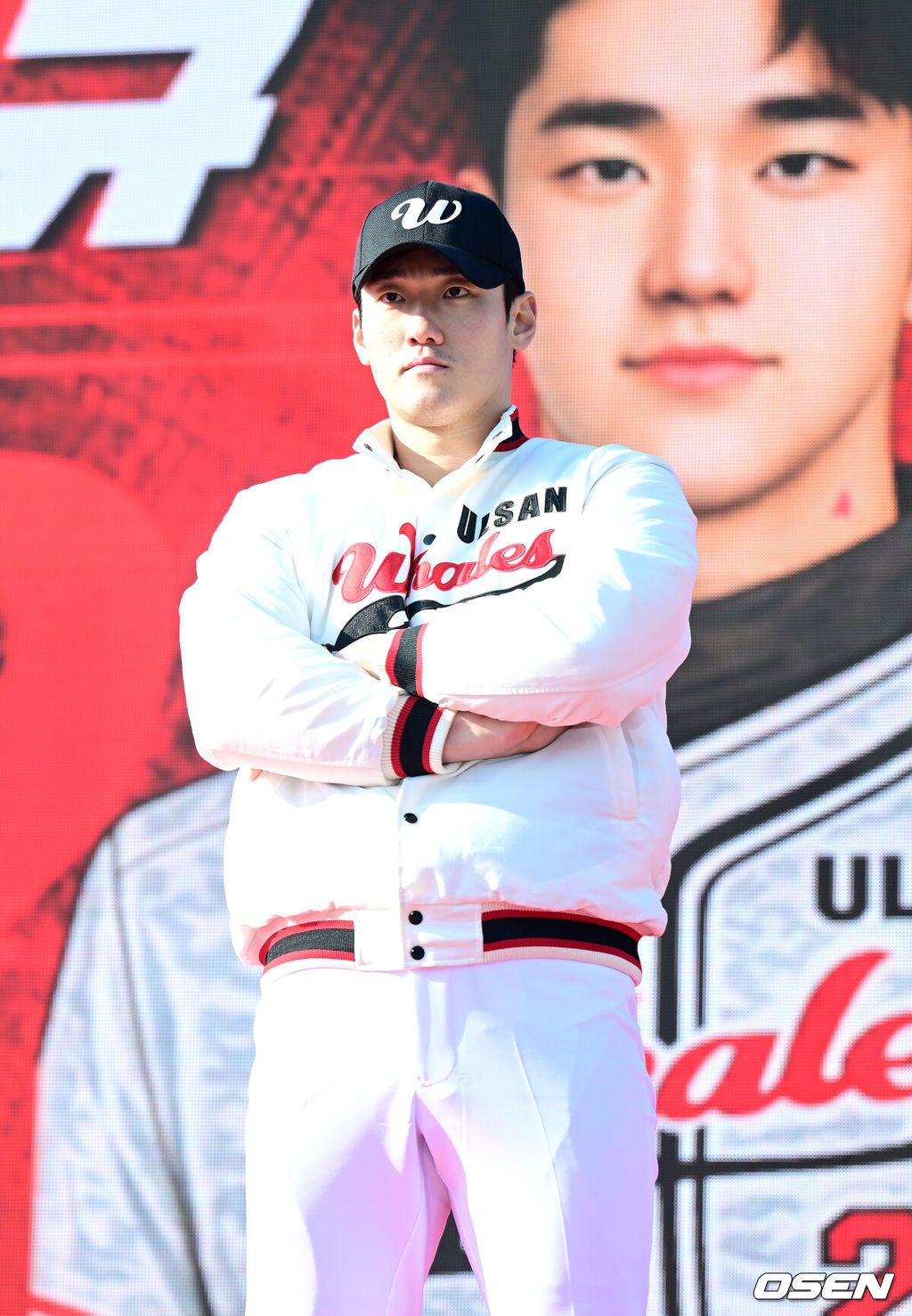 울산웨일즈 프로야구 창단식이 2일 오후 울산 문수야구장에서 열렸다.이날 창단식에는 김두겸 울산시장을 비롯해 허구연 KBO 총재, 김철욱 시 체육회장, 야구 관계자·선수단, 시민 등 500여 명이 참석했다. 울산웨일즈 프로야구단은 오는 3월 20일 KBO 퓨처스리그 개막전을 시작으로 시즌 일정에 돌입한다. 울산웨일즈 김도규가 인사를 전하고 있다. 2026.02.02 / dreamer@osen.co.kr