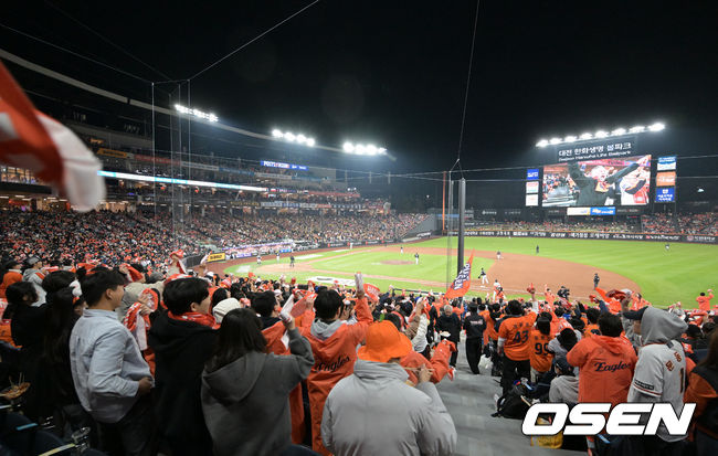 프로야구 한국시리즈 입장권이 온라인에서 최고 999만 원까지 거래되며 사회적 논란이 됐던 이른바 ‘암표 시대’를 계기로 추진된 ‘국민체육진흥법’ 개정안이 지난달 29일 국회 본회의를 통과했다. / OSEN DB