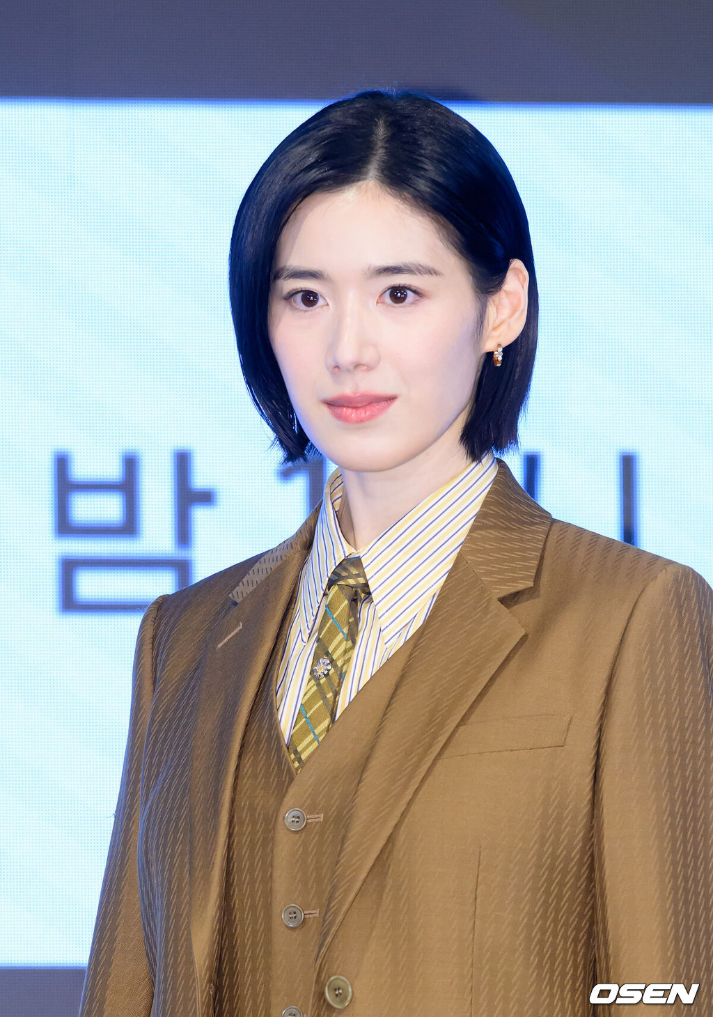 26일 오후 서울 구로구 더세인트 그랜드볼룸에서 ENA 월화드라마 ‘아너 : 그녀들의 법정’ 제작발표회가 열렸다.ENA 월화드라마 ‘아너 : 그녀들의 법정’은 거대한 스캔들이 되어 돌아온 과거에 정면 돌파로 맞서는 세 여성 변호사의 미스터리 추적극이다.배우 정은채가 포토타임을 가지고 있다. 2026.01.26 /sunday@osen.co.kr