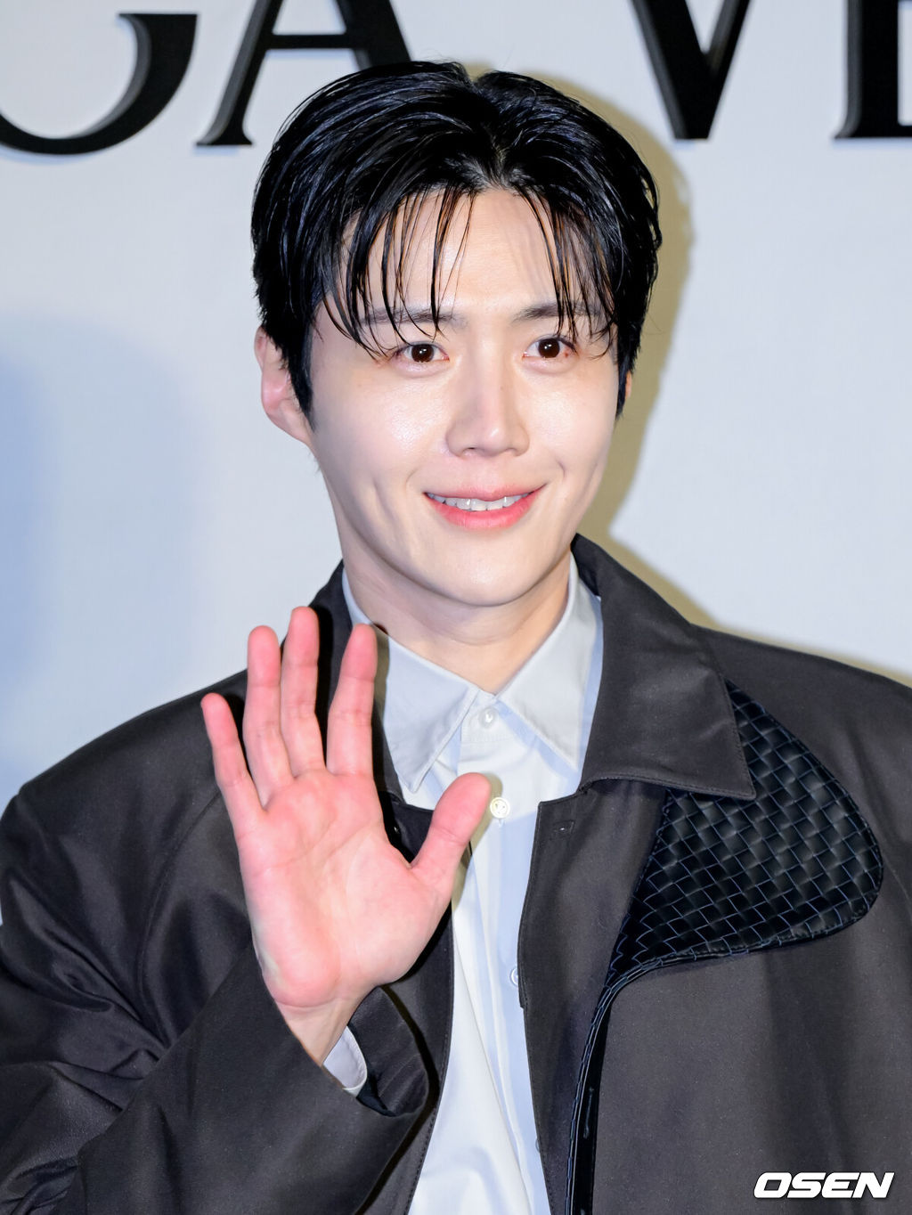 한 이탈리안 럭셔리 브랜드의 2026 여름 프라이빗 뷰 포토콜 행사가 28일 서울 성동구 에스팩토리에서 열렸다.배우 이영애, 문가영, 김선호, 홍경, 미야오 수인, 스트레이 키즈 아이엔, 태국배우 칸야위 송무앙, 듀 지라왓이 참석했다.배우 김선호가 포즈를 취하고 있다. 2026.01.28 /cej@osen.co.kr