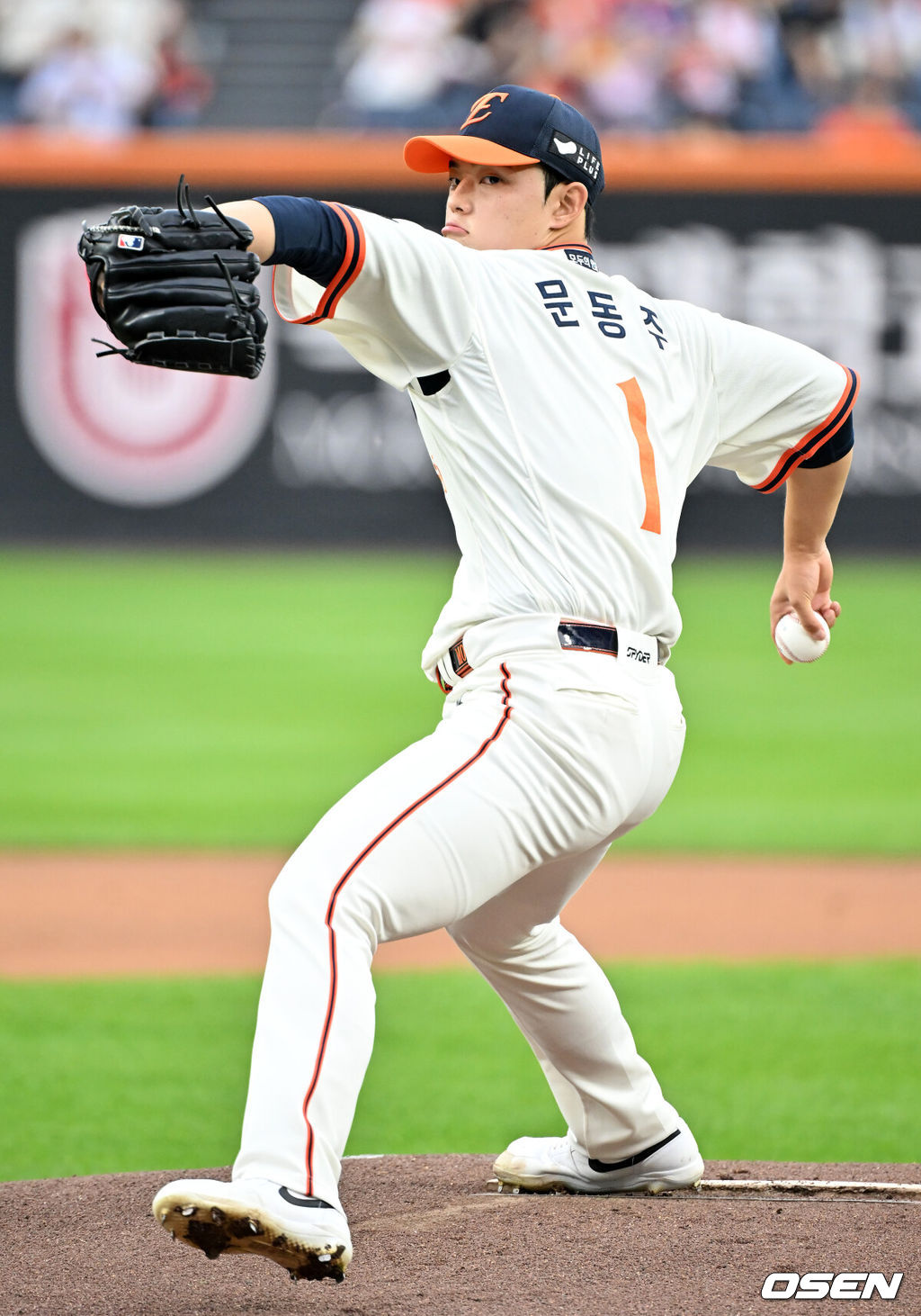 27일 오후 대전 한화생명볼파크에서 2025 신한 SOL Bank KBO리그 한화 이글스와 LG 트윈스의 경기가 열렸다.한화는 문동주, LG는 톨허스트를 선발 투수로 내세웠다.한화 선발 문동주가 힘차게 공을 뿌리고 있다. 2025.09.27 /rumi@osen.co.kr