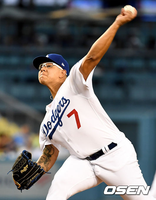 [OSEN=LA(미국 캘리포니아주), 최규한 기자] 4일(한국시간) 미국 캘리포니아주 로스앤젤레스 다저스타디움에서 ‘2019 메이저리그’ LA 다저스와 콜로라도 로키스의 경기가 열렸다.다저스 선발 훌리오 유리아스가 힘차게 공을 뿌리고 있다. 2019.09.04 /dreamer@osen.co.kr