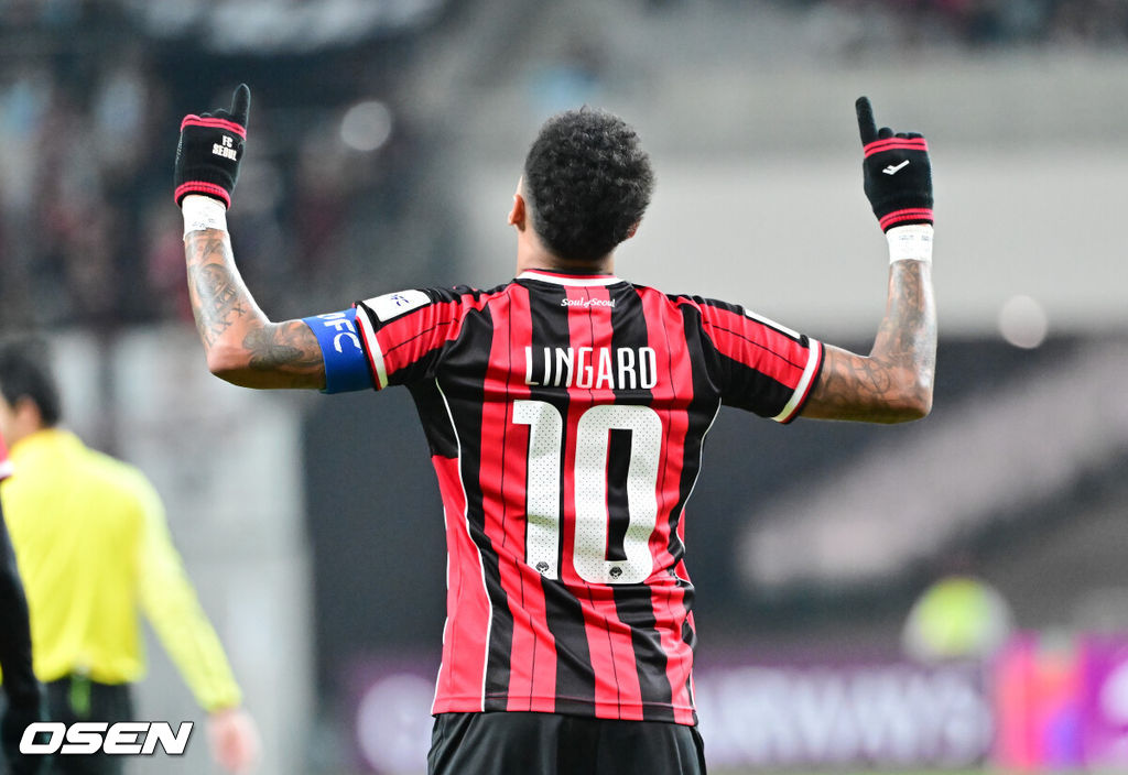 10일 오후 서울월드컵경기장에서 2025~2026시즌 아시아축구연맹(AFC) 챔피언스리그 엘리트(ACLE) 리그 스테이지 FC서울과 멜버른 시티의 경기가 진행됐다.FC서울은 (2승 2무 1패 승점 8)로 4위이며, 승점 1점 차로 2위에 있는 멜버른 시티(3승 2패 승점 9점)를 상대로 승리할 경우 2위로 올라설 수 있다.전반 FC서울 린가드가 선제골을 넣고 세리머니를 하고 있다. 2025.12.10 / soul1014@osen.co.kr