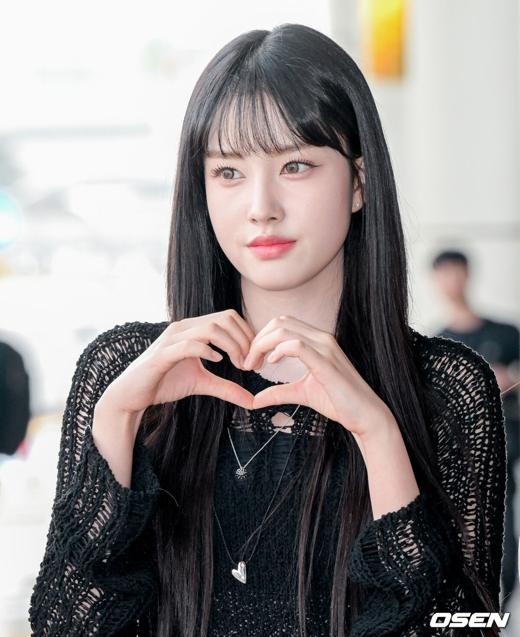 스테이씨(STAYC)가 11일 김포국제공항을 통해 KCON JAPAN 2023((케이콘 재팬 2023) 참석차 일본으로 출국했다.스테이씨 윤이 포즈를 취하고 있다. 2023.05.11 /cej@osen.co.kr