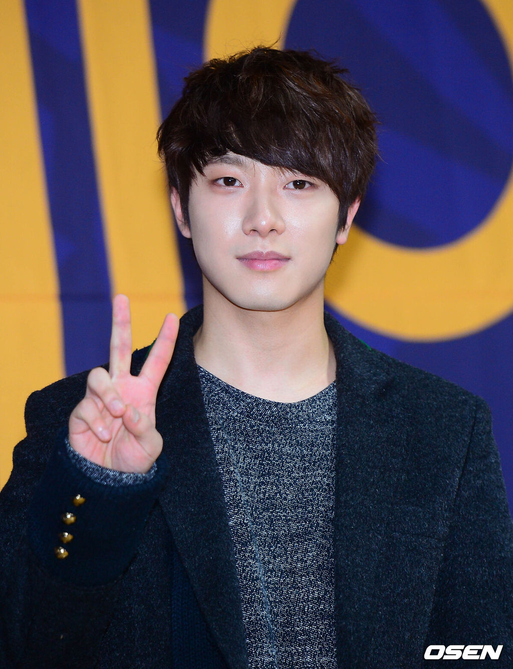 뮤지컬 '요셉 어메이징' 기자간담회가 14일 오후 대학로뮤지컬센터 연습실에서 열렸다.최민환이 포토타임을 갖고 있다.뮤지컬 '요셉 어메어징'은 성경 속의 인물인 요셉의 이야기를 새로운 시각으로 세련되게 재해석한 작품으로, 다채로운 의상과 다양한 장르의 음악, 그리고, 화려한 무대 등의 볼거리로 모든 층의 관객을 만족 시킬 수 있는 작품이다.대학로에서 새로이 모습을 다지는 '요셉 어메이징'은 뮤지컬 무대에서 활약상을 펼치고 있는 가수 정동하와 최근 '응답하라 1994'에서 '해태'로 대중들에게 사랑받은 손호준이 캐스팅 됐고 박영수가 앵콜 공연에 이어 다시 참여한다.또한 FT 아일랜드의 최민환이 캐스팅되며 한류 시장에도 새로운 바람을 불러 일으킬 것을 기대하고 있다.한편, 뮤지컬 '요셉 어메이징'은 오는 2월 9일까지 대학로뮤지컬센터에서 공연된다./youngrae@osen.co.kr 