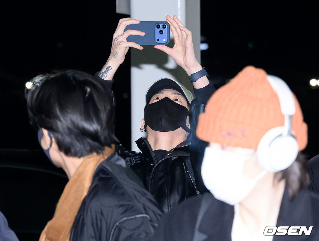 정국,'우리 멤버들 모습 사진으로 남겨야지~'