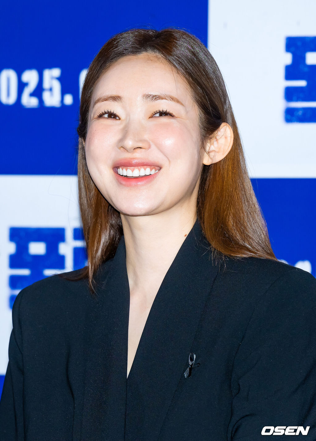 영화 '폭락' 언론시사회가 6일 서울 용산구 한강대로 CGV 용산아이파크몰에서 열렸다.<br /><br />고(故) 송재림 배우의 유작 영화 ‘폭락’은 2022년 50조 원의 증발로 전 세계를 뒤흔든 루나 코인 대폭락 사태 실화를 기반으로 한 범죄드라마다.<br /><br />배우 차정원이 미소짓고 있다. 2025.01.06 / rumi@osen.co.kr<br />