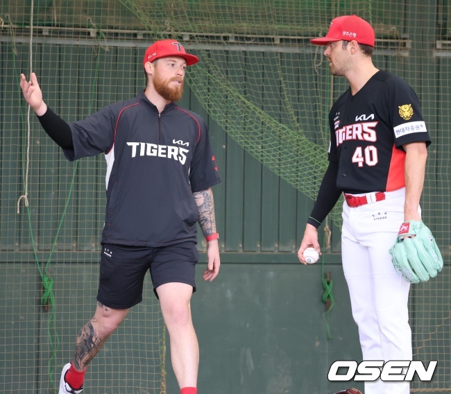 제임스 네일과 아담 올러./KIA 타이거즈 제공