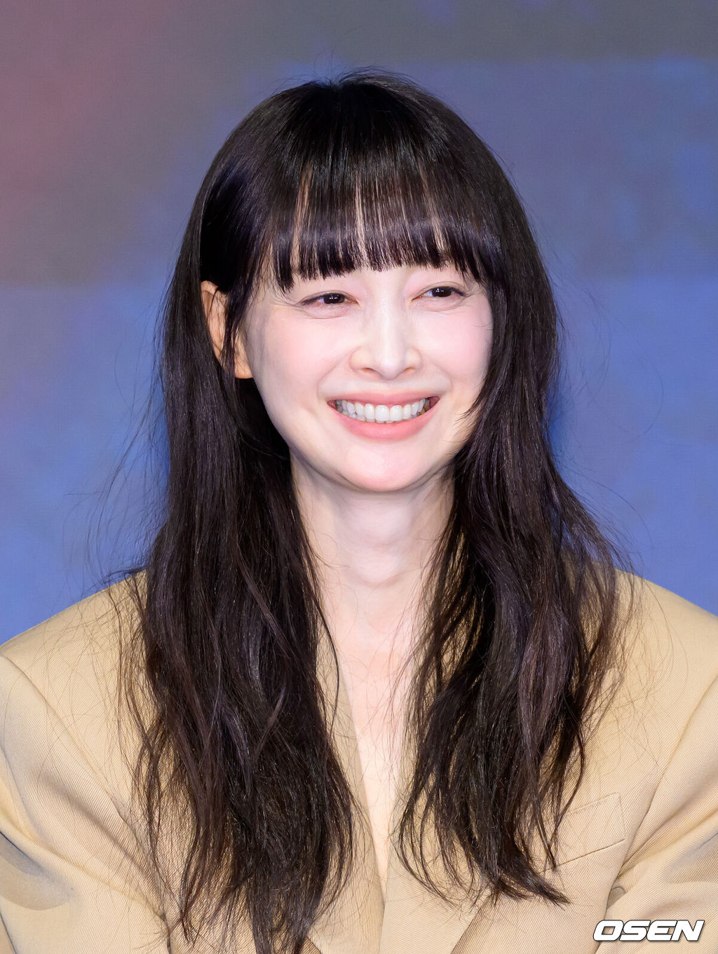 26일 오후 서울 구로구 더세인트 그랜드볼룸에서 ENA 월화드라마 ‘아너 : 그녀들의 법정’ 제작발표회가 열렸다.ENA 월화드라마 ‘아너 : 그녀들의 법정’은 거대한 스캔들이 되어 돌아온 과거에 정면 돌파로 맞서는 세 여성 변호사의 미스터리 추적극이다.배우 이나영이 취재진의 질문을 듣고 있다. 2026.01.26 /sunday@osen.co.kr