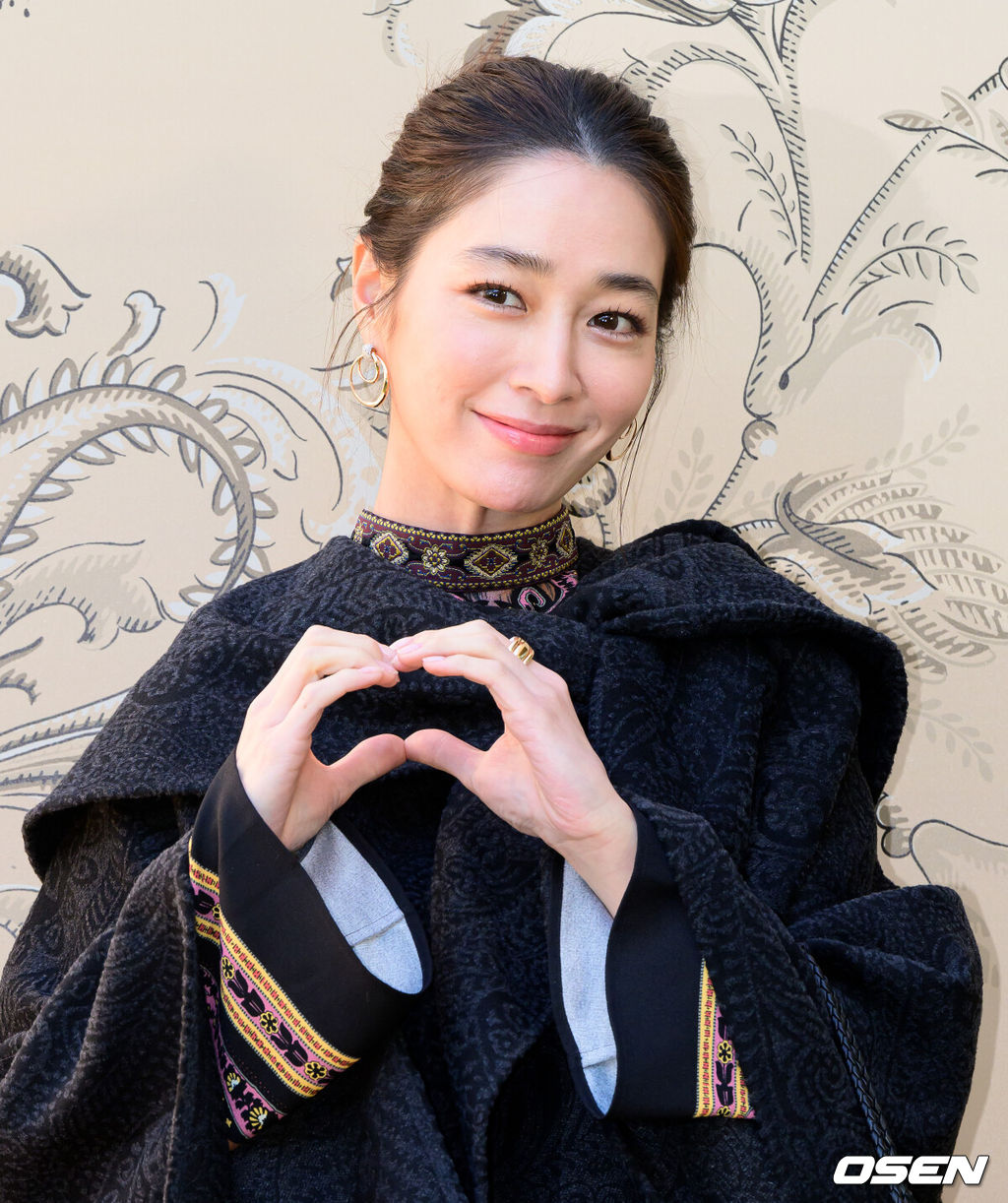 29일 서울 신사동에 위치한 호텔 안다즈 서울 강남에서 에트로(ETRO) 2026 봄-여름 컬렉션 프레젠테이션 행사가 열렸다.이날 배우 이민정과 가수 엑소 수호가 참석했다.배우 이민정이 포토타임을 하고 있다. 2026.01.29 /jpnews@osen.co.kr