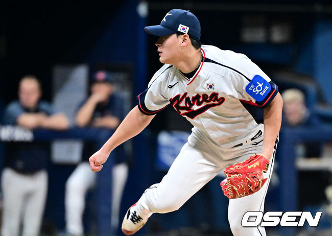 [OSEN=고척, 조은정 기자]8일 서울 구로구 고척스카이돔에서 ‘2025 NAVER K-BASEBALL SERIES’ 대한민국 야구 대표팀과 체코 야구 대표팀의 경기가 열렸다.한국은&nbsp;8일과 9일 2025 K-베이스볼 시리즈 체코 대표팀과의 2경기를 시작으로&nbsp;15일과 16일 양일에 걸쳐 도쿄돔에서 일본 대표팀과 2경기를 치른다.&nbsp;9회초 한국 조병현이 역투하고 있다. 2025.11.08 /cej@osen.co.kr