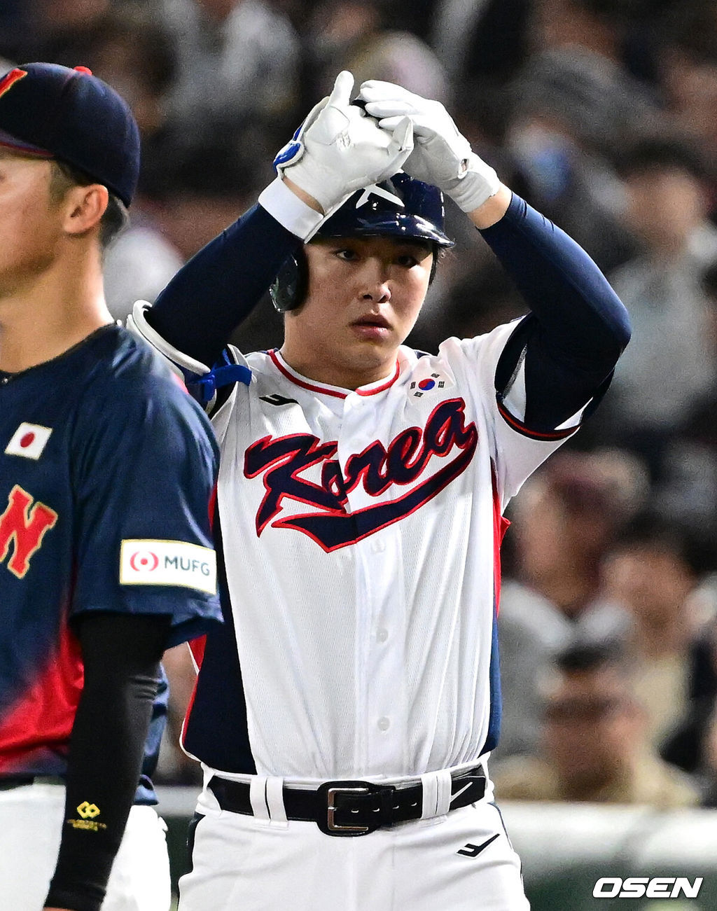 16일 오후 일본 도쿄돔에서  ‘2025 NAVER K-BASEBALL SERIES’ 대한민국과 일본의 2차전 경기가 열렸다.한국은 정우주, 일본은 카네마루 유메토를 선발투수로 내세웠다.4회말 무사에서 대한민국 문현빈이 우전 안타를 치고 있다. 2025.11.16 /cej@osen.co.kr