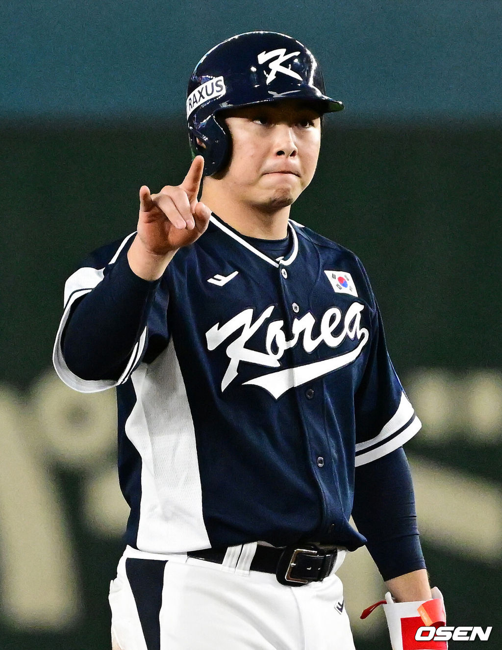 15일 일본 도쿄돔에서 ‘2025 NAVER K-BASEBALL SERIES’ 대한민국과 일본의 1차전 경기가 열렸다.한국은 곽빈, 일본은 소타니 류헤이를 선발투수로 내세웠다.7회초 2사 1루에서 대한민국 문현빈이 2루 도루에 성공하고 있다. 2025.11.15. /cej@osen.co.kr