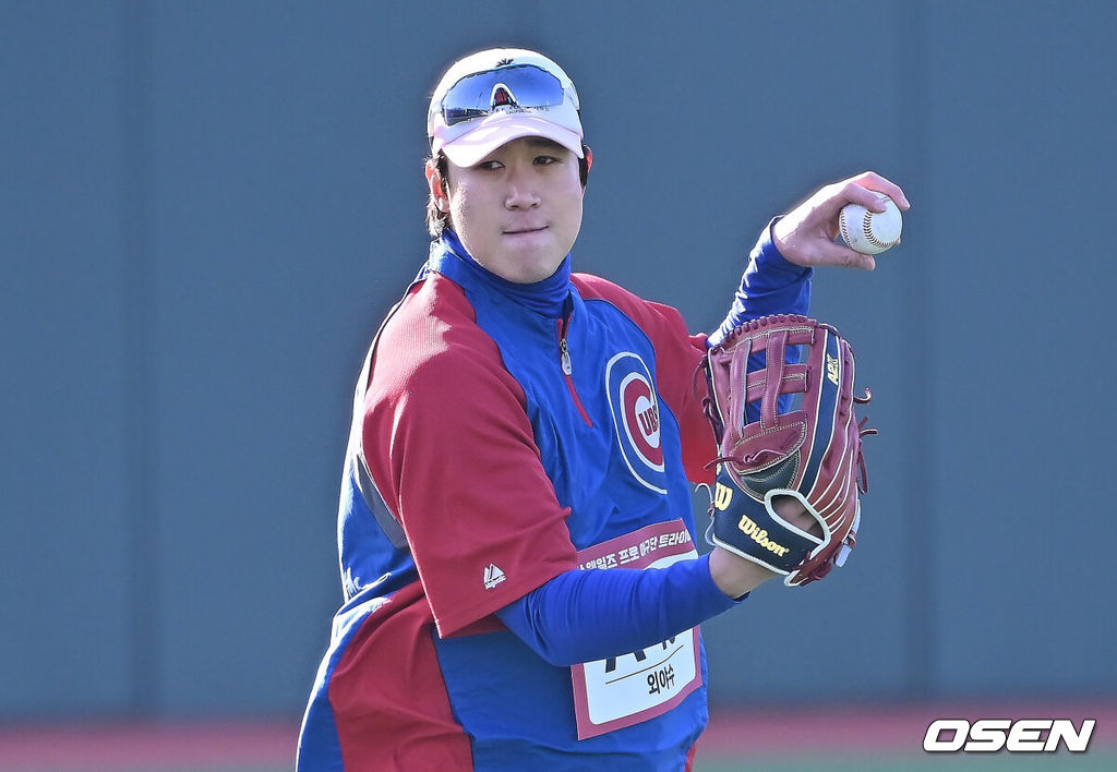 13일 울산 문수야구장에서 울산 웨일즈 트라이아웃이 열렸다. 정원 35명 모집에 무려 230명이 지원한 KBO 퓨처스리그 최초의 시민구단 울산 웨일즈는 13·14일 이틀간의 트라이아웃을 거쳐 15일 합격자를 발표한다.전 키움 히어로즈 외야수 김동엽이 트라이아웃에 참가하고 있다. 2026.01.13 / foto0307@osen.co.kr