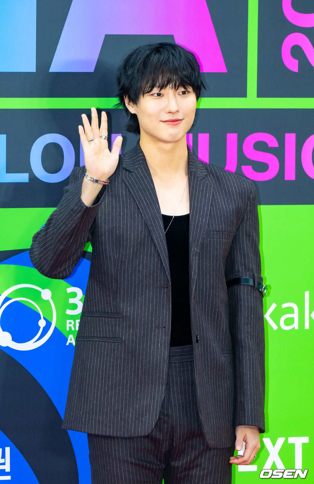 2025 멜론뮤직어워드(MMA2025)가 20일 오후 서울 고척스카이돔에서 진행됐다. 이날 행사에는 지드래곤(G-DRAGON), 박재범, 10CM, 지코, 엑소(EXO), 우즈(WOODZ), 제니(JENNIE), 에스파(aespa), 아이브(IVE), 한로로, 보이넥스트도어(BOYNEXTDOOR), 라이즈(RIIZE), 플레이 브(PLAVE), 엔시티 위시(NCT WISH), 아일릿(ILLIT), 하츠투하츠(Hearts2Hearts), 키키(Kiki), 올데 이 프로젝트(ALLDAY PROJECT), 아이딧(IDID), 알파드라이브원(ALPHA DRIVE ONE) 등 초호화 아티스트 라인업으로 꾸려졌다. 가수 우즈가 포즈를 취하고 있다    2025.12.20 / soul1014@osen.co.kr